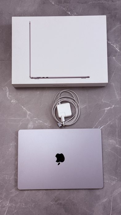 Macbook Air 15 inch, 16GB, 2TB