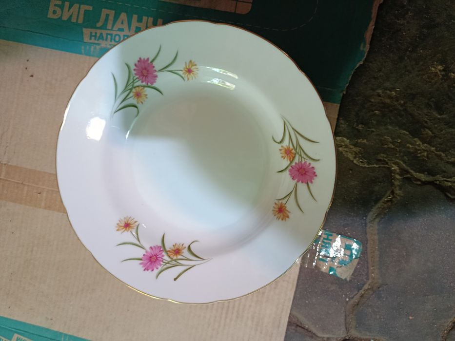 Продам суповые тарелки