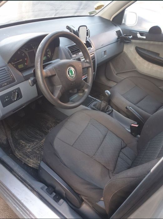Vand skoda fabia 2500 lei (tamburi pe spate blocati)