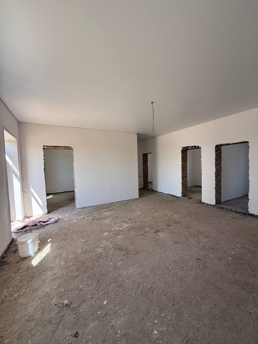 Uy sotiladi 270 milion