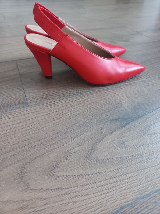 Женские кожаные туфли