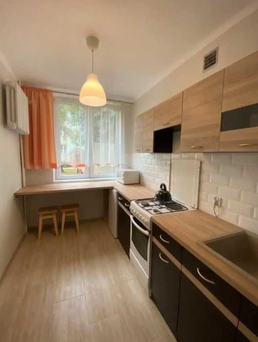 Дава се под наем Тристаен апартамент в Пловдив, Изгрев - 79 кв.м за 335 € - Снимка #1