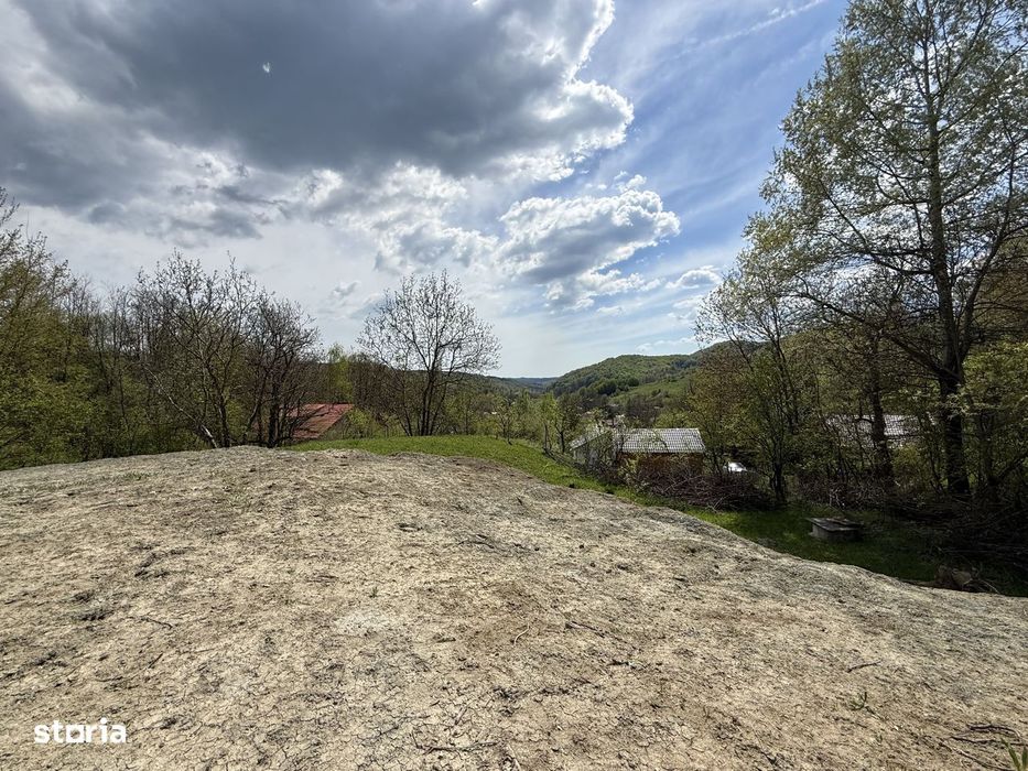 Teren intravilan 2440mp cu autorizație de construire și proiect !