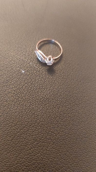 Продается золотое кольцо.