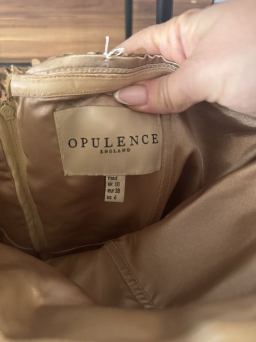 Официална рокля