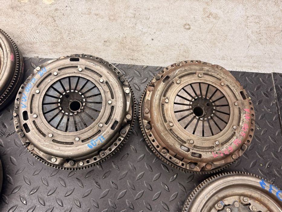 Volanta cu kit ambreiaj VW passat B6 Passat B7 Golf 5 Golf 6 Touran Tiguan passat B7  CC Passat B6 2.0tdi