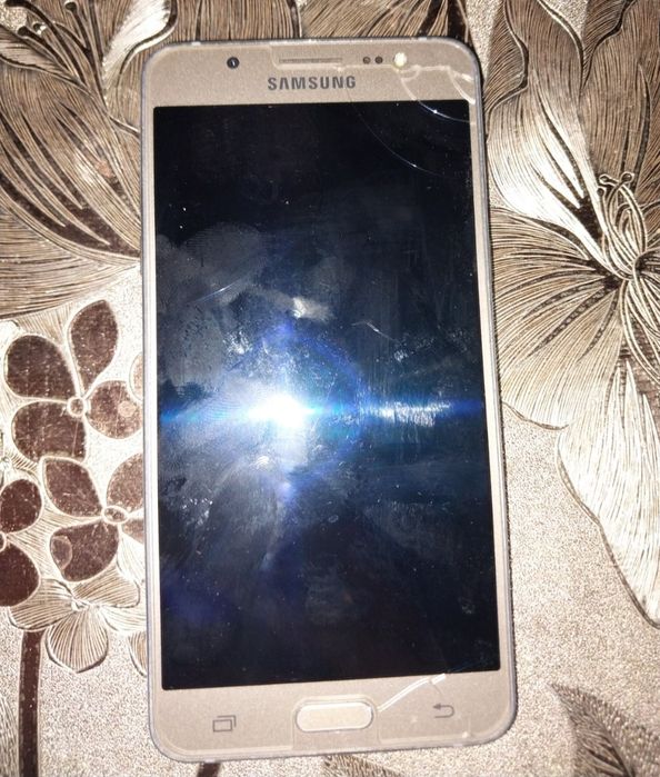 Телефоны продам цена в описании