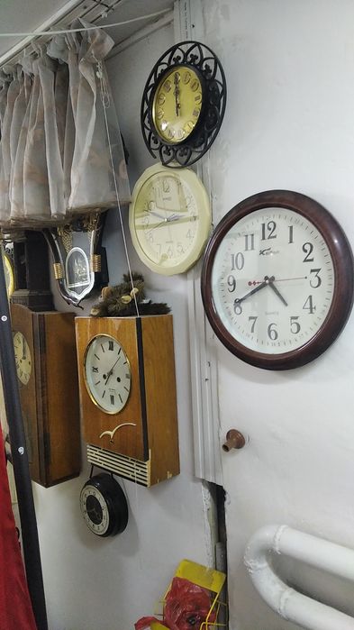 Часы старинные современные