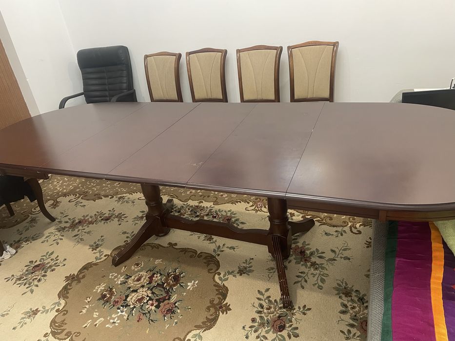 Стол обеденный для гостинной