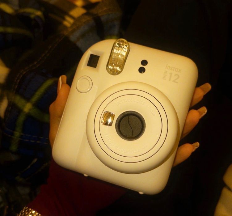 INSTAX mini 12 камера