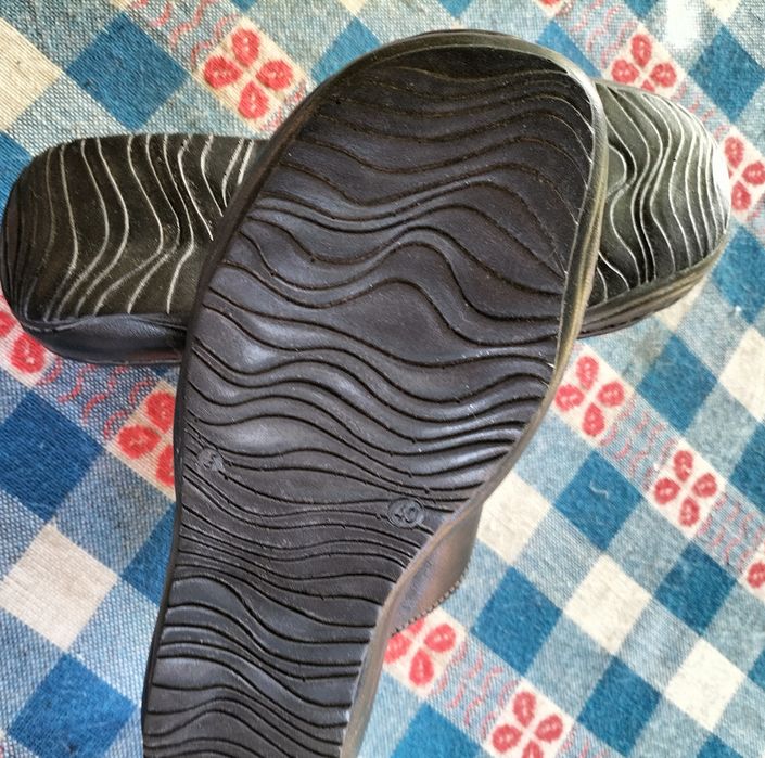 Saboți( papuci) din piele naturală nr. 40
