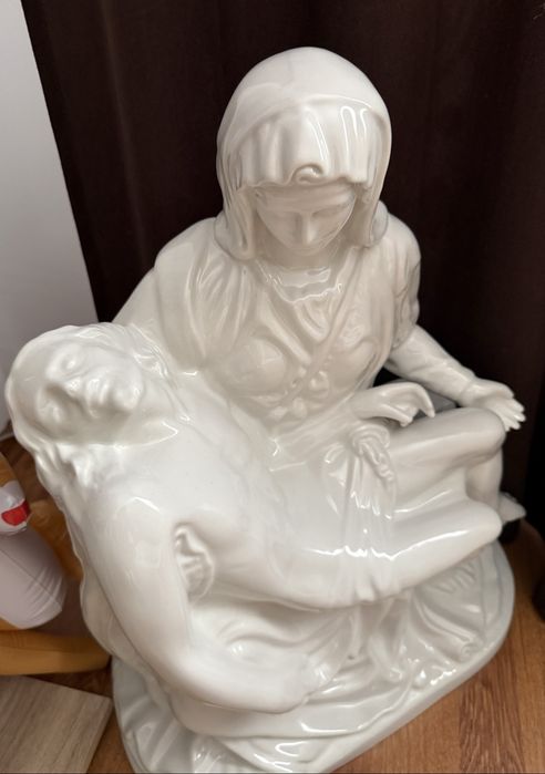 Statueta porcelan