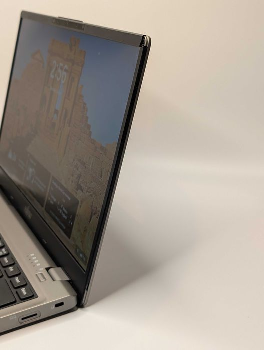 Laptop Fujitsu LIFEBOOK U7411, Intel Core i7-1185G7, 16GB RAM, 256GB SSD, Microsoft Office Activat, Baterie Excelenta
