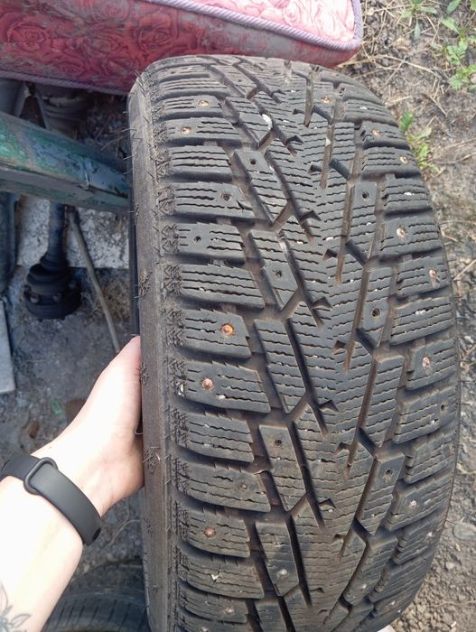 Продам резину 205/55R16
