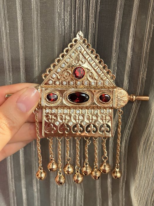 Брошь в казахском стиле