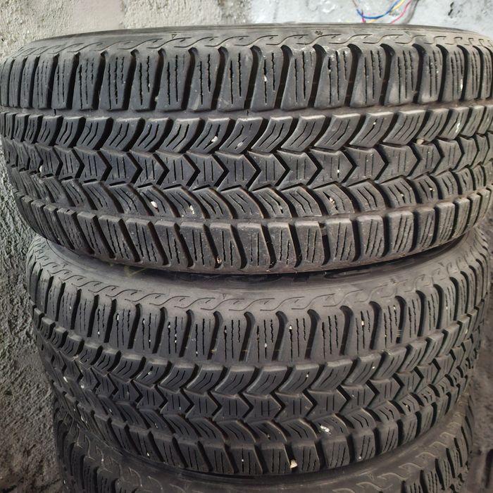 Vând jante cu anvelope iarna ford  r16