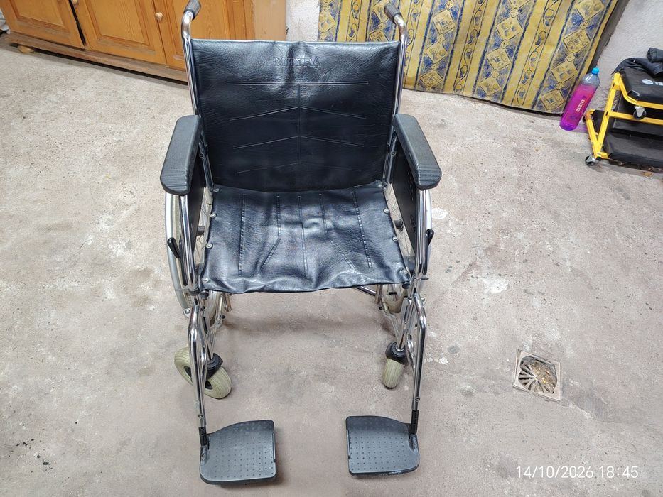 Scaun cu rotile pentru persoane cu dizabilități
