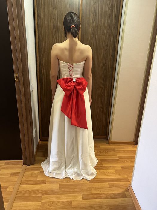 Красивое новое платье