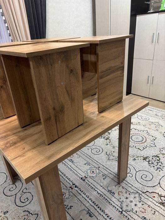 Стол со стульями