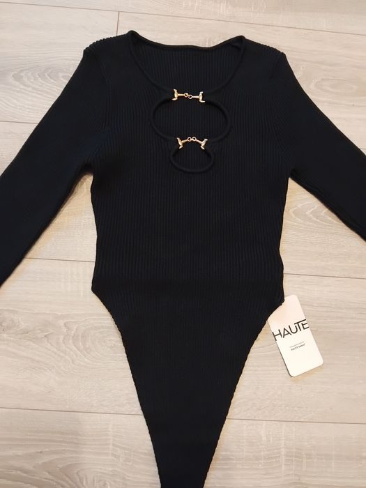 Body cu decupaj inalt