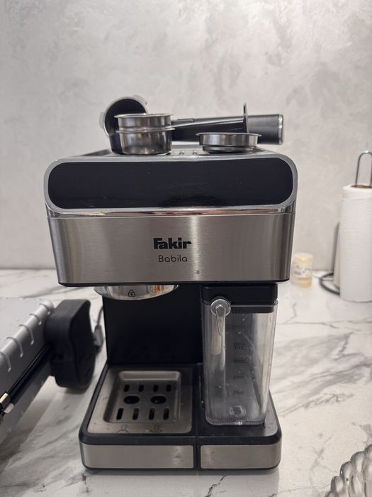 Продам кофемаштну Fakir