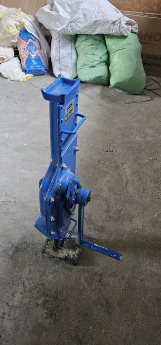 Домкрат 5тн лик сотилади