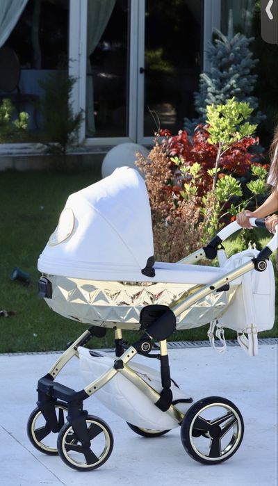 Vând cărucior 2in1 JUNAMA Diamond V2 Hand Craft 08 Gold White