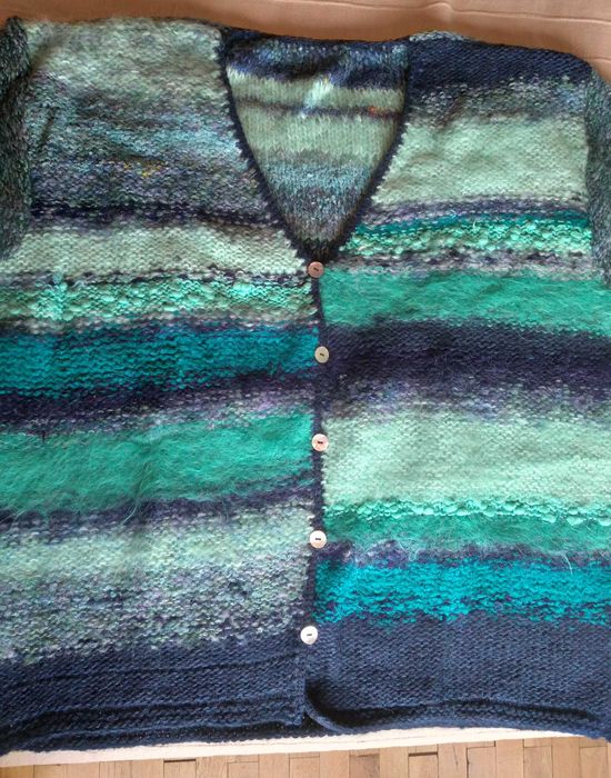 Ръчно плетени, бутикови,единичен екземпляр жилетка/зелено-синя