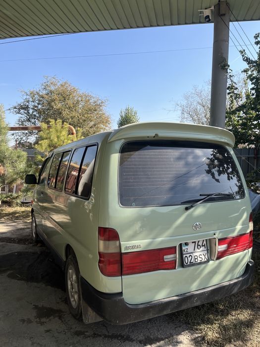 Toyota Hiace 1998г