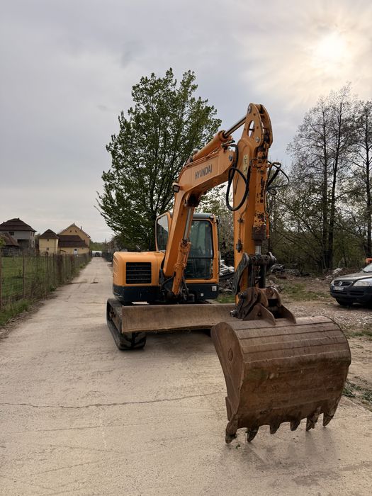 Excavator hyundai 8 tone