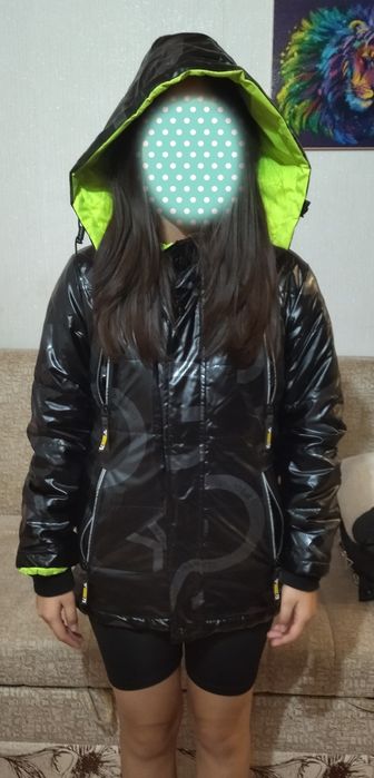 Продам куртки на девочку 140-160 см