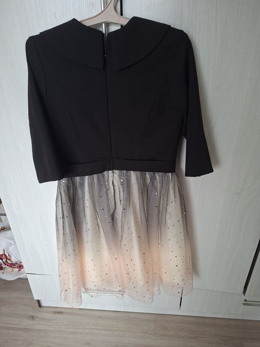 Продам красивое нарядное платье на девушку