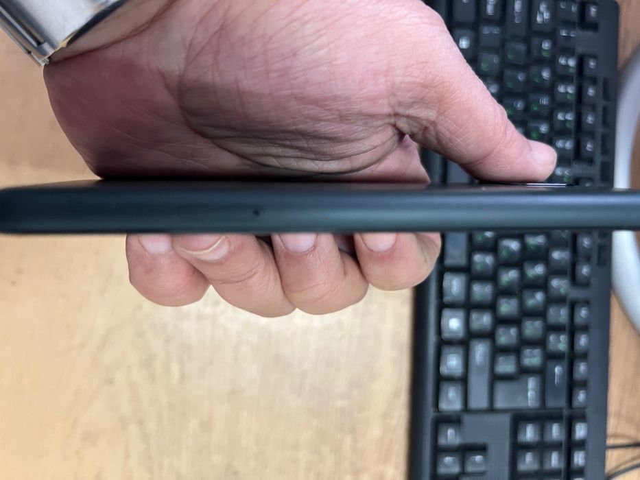 Pixel 5a 5g  със зарядно и кабел