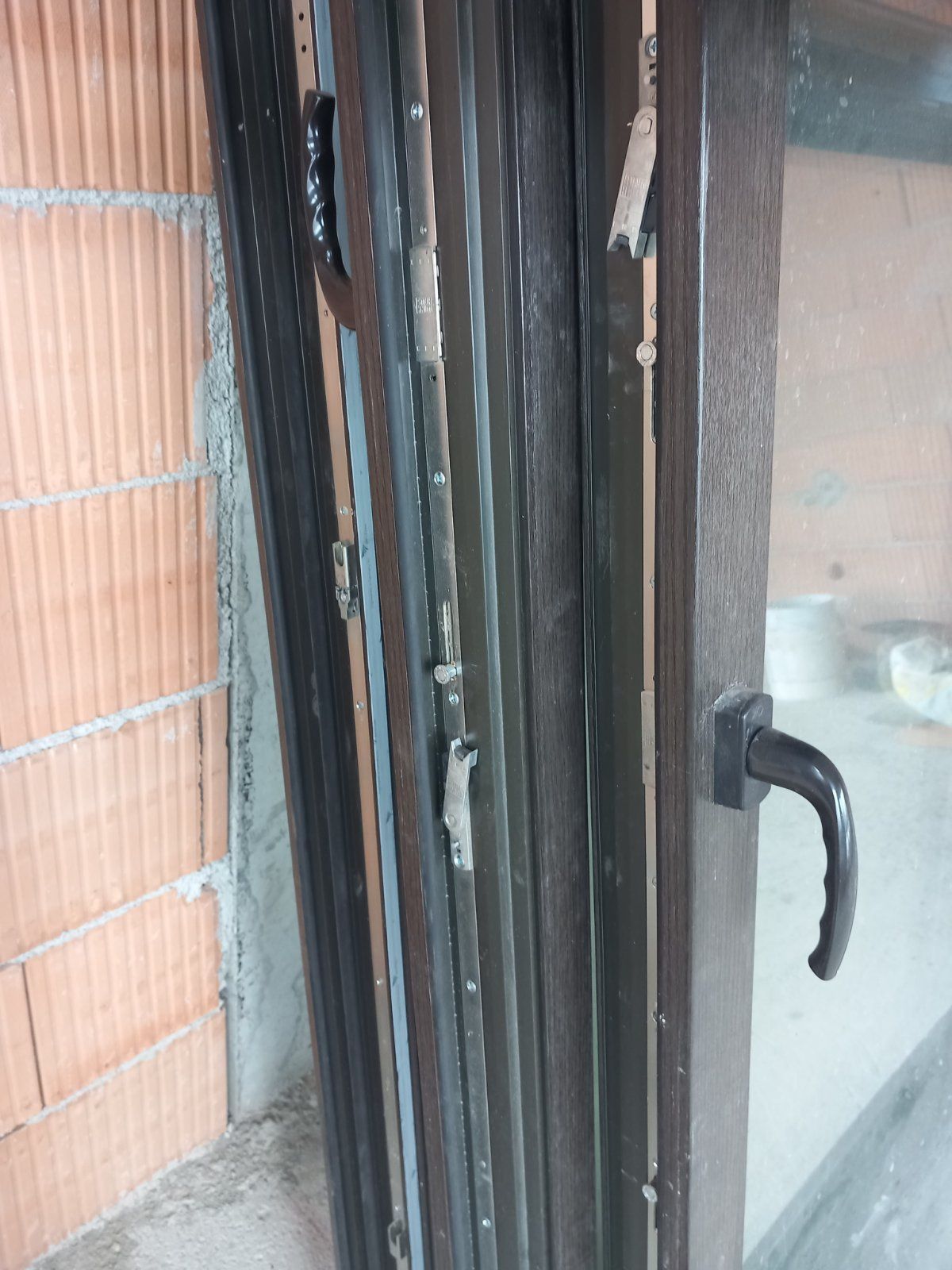 Дограма Трокал 150/240-2 броя гр. Бургас Възраждане • OLX.bg