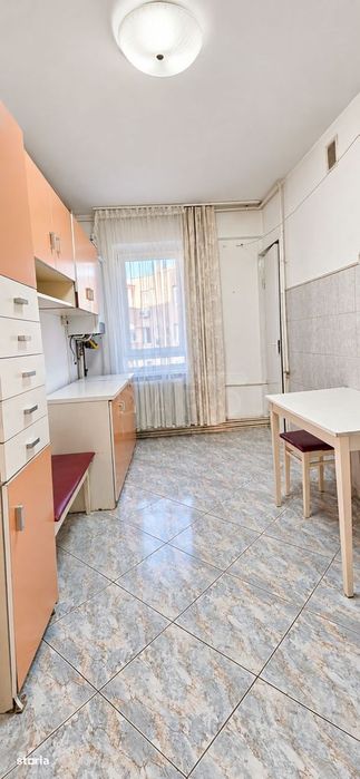 Vând apartament cu trei camere Tudor confort 1