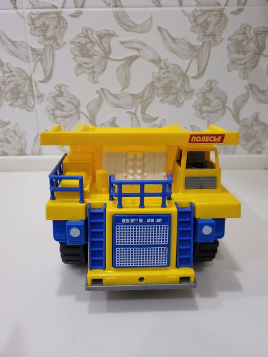 Игирушка Белаз в отличном состоянии.