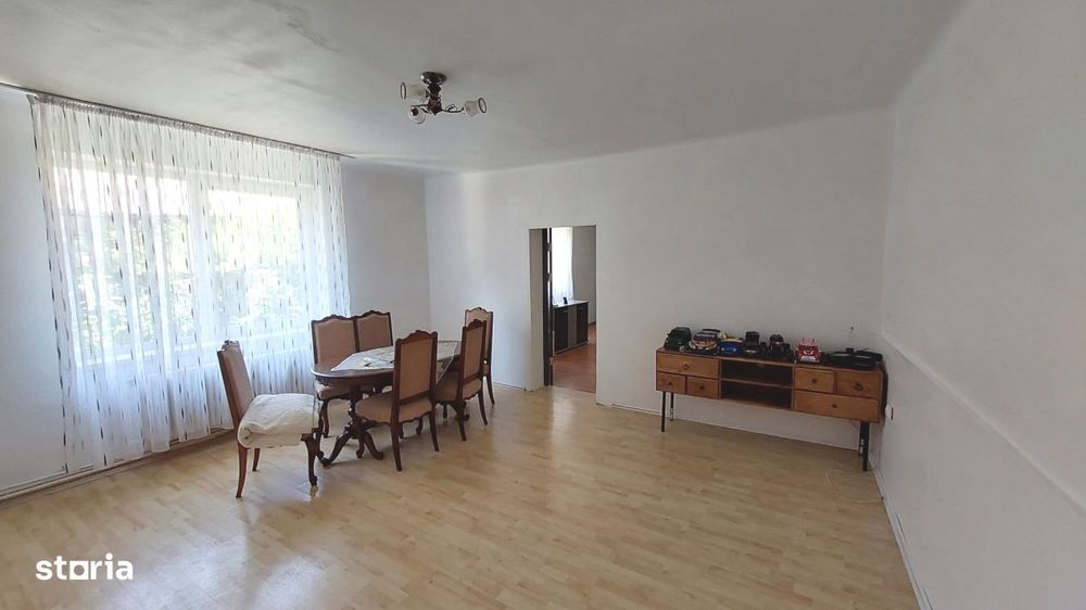 Casa cu 8 camere + 800mp teren Cisnadie zona Centrala