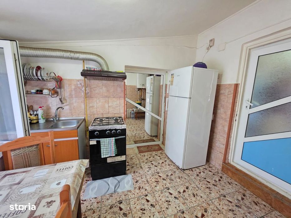 Casă în Horia, cărămidă, teren 1.260 mp, toate utilitățile, 3 camere