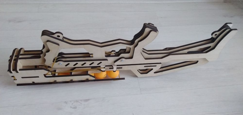 Игрушка-бластер из дерева (фанеры)