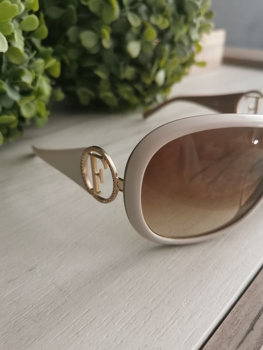 Оригинални слънчеви очила на Ferre