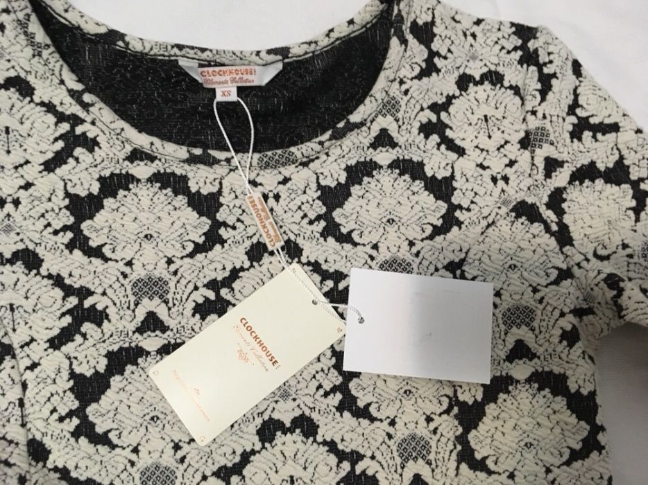 Vand bluza c and a, alb cu negru, xs, noua cu eticheta