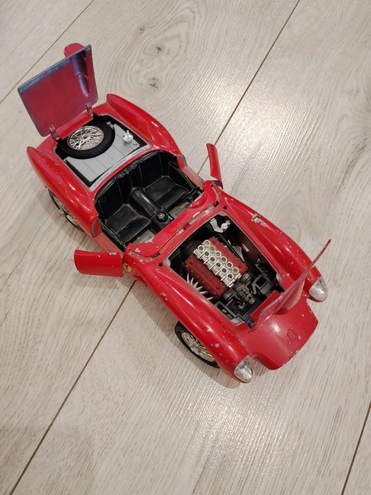 Ferrari 250 Testa Rossa (1957) Burago 1:18