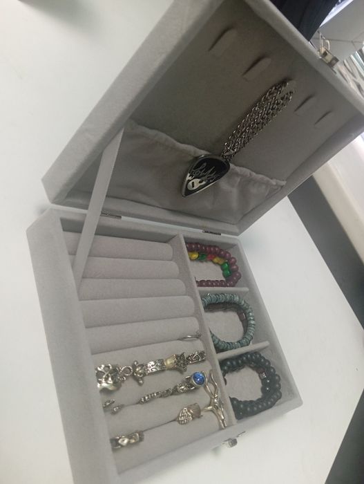 Бархатная шкатулка для украшений