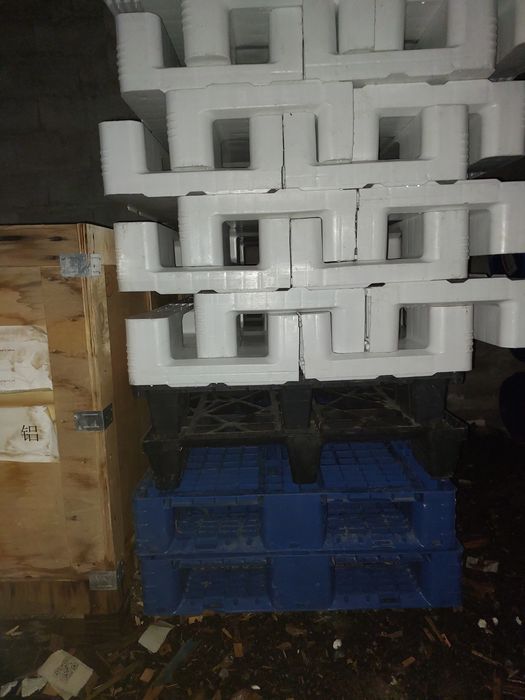 Продам поддоны пластиковые