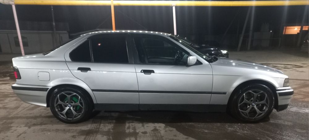 Продам машину BMW