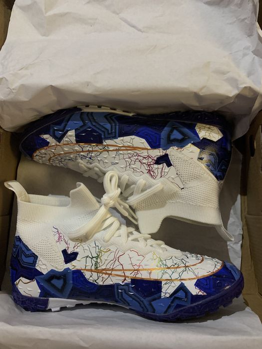 Футбольные бутсы сороконожки