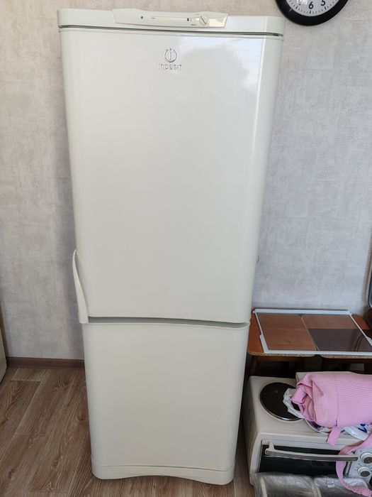 Холодильник indesit