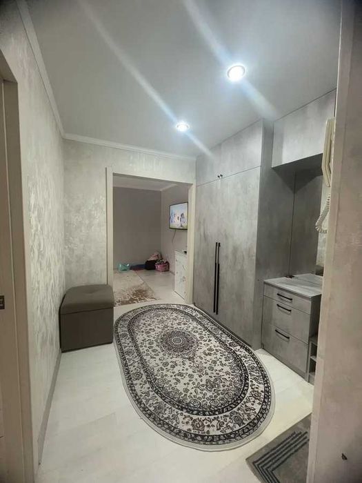 2 ком квартира, 19 мкр, 2 этаж