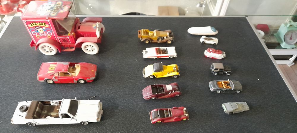 Стари метални колички за ценители и колекционери