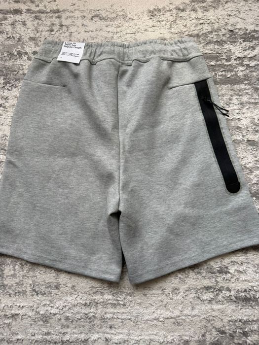 Pantaloni Nike Tech